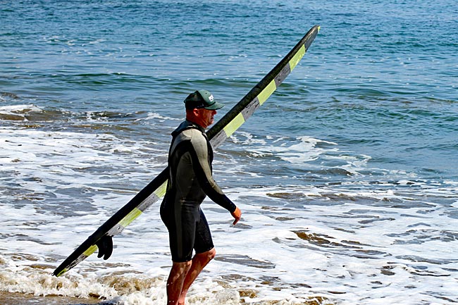 USA - Santa Cruz in Kalifornien - Surfer am Strand