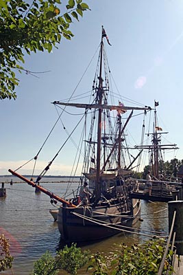 Jamestown - In Jamestown liegen originalgetreue Nachbauten der drei Schiffe, mit denen die ersten Siedler hier angelandet waren