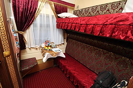 Mittelasien - Gemütliches Abteil im Sonderzug