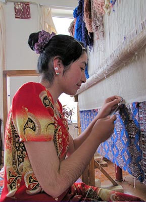 Usbekistan - Samarkand - Teppichknüpferin Nasira