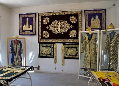Usbekistan - Buchara - Brokatstickerei von Bakhshillo Djumaev