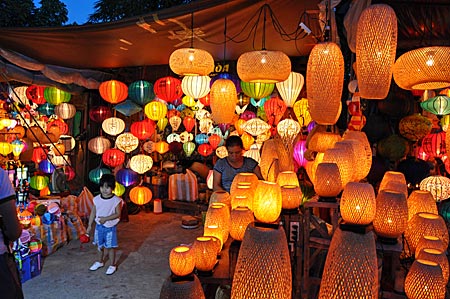 Vietnam Hoi An am Fluss Thu Bon - Laternen am Abend