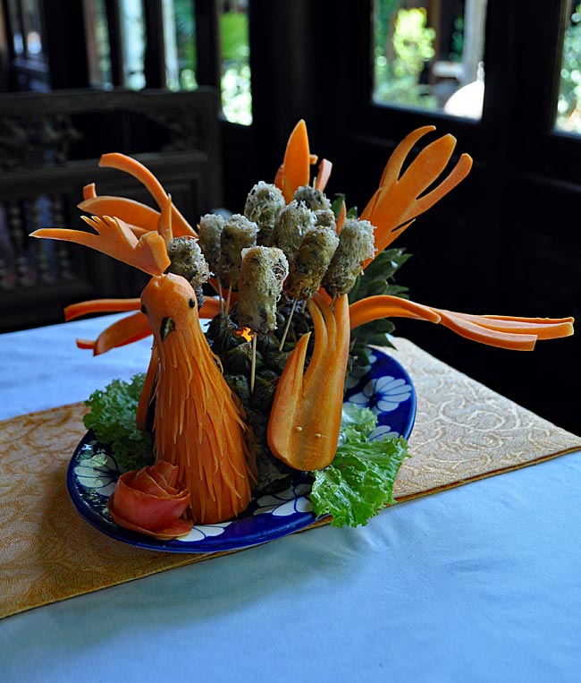Vietnam - Die königliche Küche legt Wert auf Dekoration