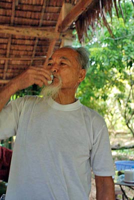 Vietnam - Herr Tam Ho auf der Insel An Binh